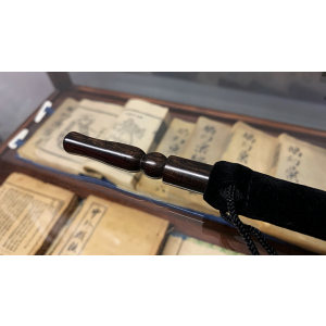 Wooden wand PRO (Bold Black) by Harry He & Bacon Magic - Trick